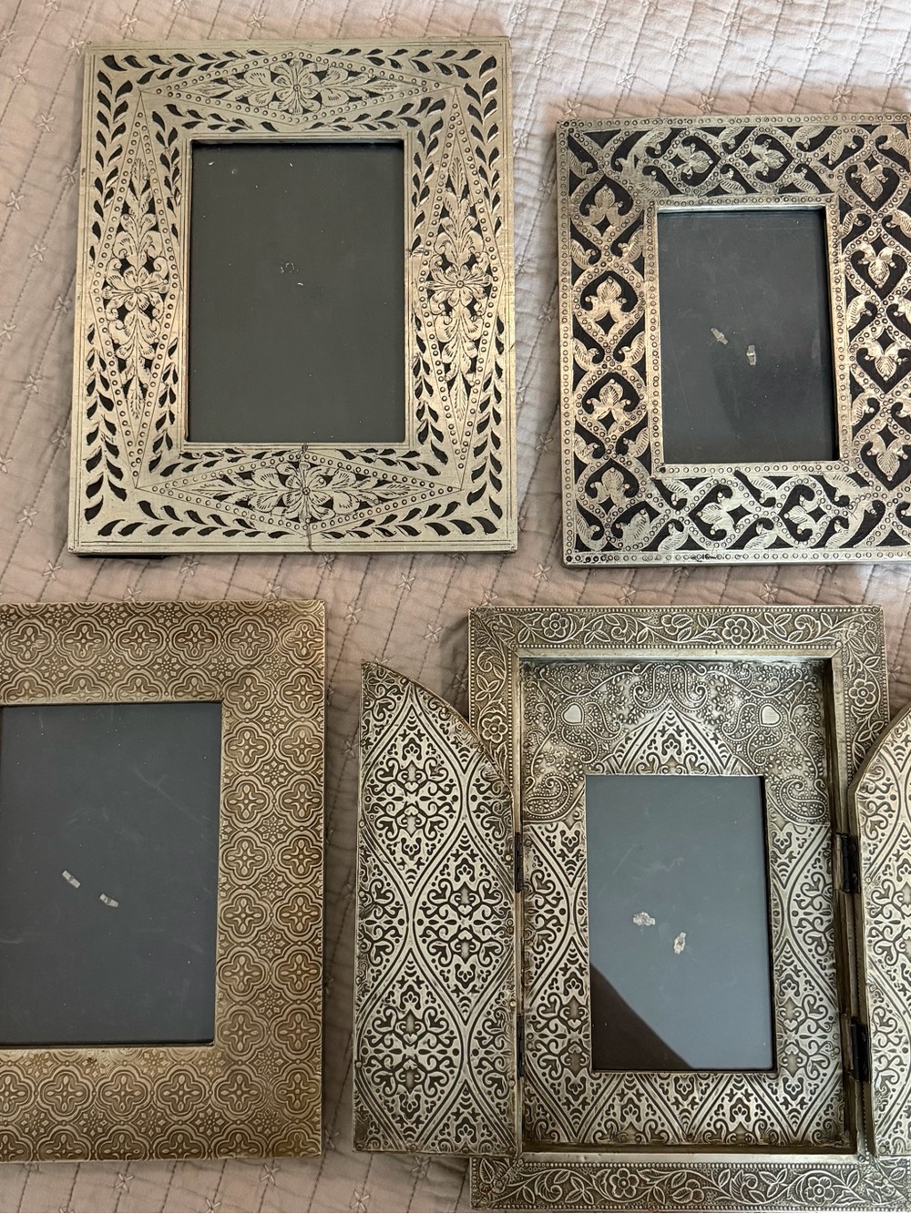 Metallic-accented picture frame set
